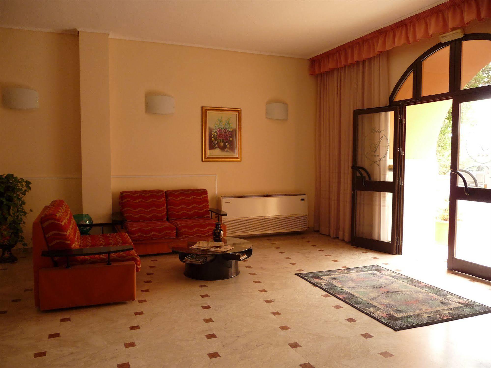 Agathae Hotel & Residence Сколити Екстериор снимка
